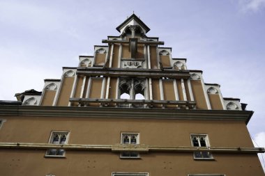 Straubing, ortaçağ mimarisine sahip iyi korunmuş eski bir kasaba olan Aşağı Bavyera 'nın bir kasabasıdır.