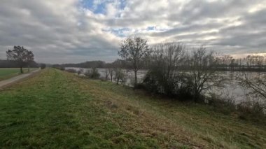 Bavyera 'da Tuna Nehri' ne sel, 4k