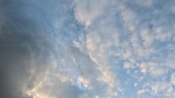 Chmury Błękitnym Niebem Zwiastujące Deszcz — Wideo stockowe