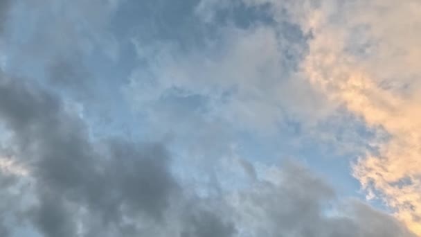 Nuvole Con Cielo Azzurro Che Annunciano Pioggia — Video Stock