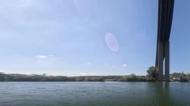 Regensburg, Bavyera 'da Tuna Nehri' nin aktığı bir ortaçağ şehridir.
