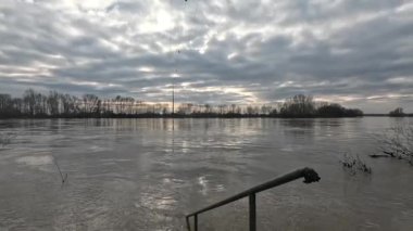 Bavyera 'da Tuna Nehri' ne sel, 4k