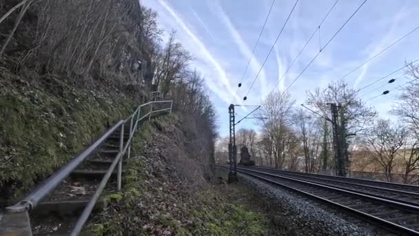 Železniční Koleje Skládají Štěrkových Pískových Zátěžových Kamenů — Stock video