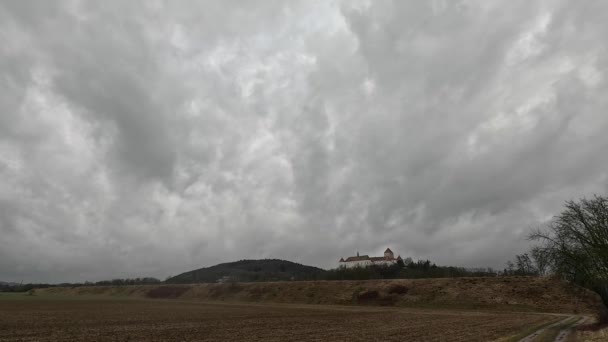 Fantastischer Und Dramatischer Himmel Mit Vorüberziehenden Wolken — Stockvideo