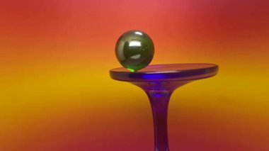 Mavi arka planda yuvarlanan renkli cam toplar