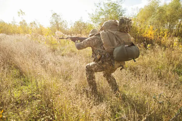 Ukrainske Soldater Militæruniform Fullt Utstyr Slagmarken Krigen – stockfoto