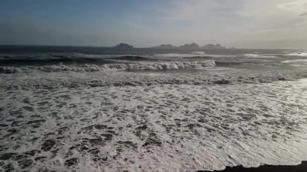 Uçan Dan Iyi Görüntü Volkanik Siyah Kum Plajı Atlantik Okyanusu — Stok video