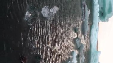 İzlanda 'da buzulların erimesi, mavi buzulların yakın çekim görüntüsü