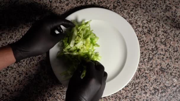 Koncepcja Niezdrowego Jedzenia Jedzenia Świeżym Powietrzu Człowiek Gotowanie Tradycyjne Okłady — Wideo stockowe