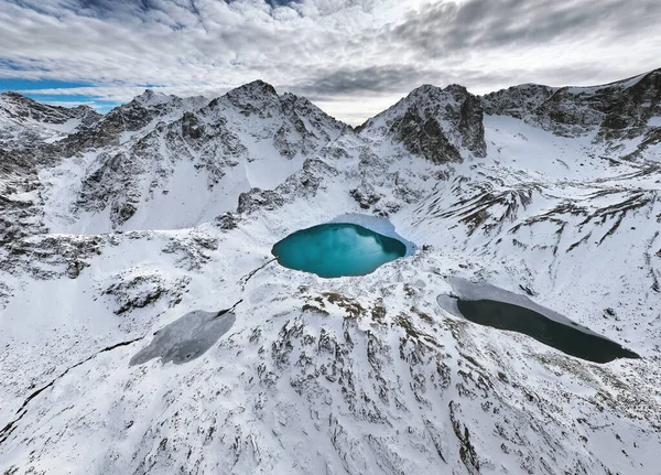 Drei Zugefrorene Türkisfarbene Bergseen Den Schneebedeckten Bergen Draufsicht Von Einer — Stockfoto