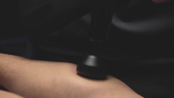 Masseur Professionnel Homme Faisant Des Exercices Massage Muscle Couronne Client — Video
