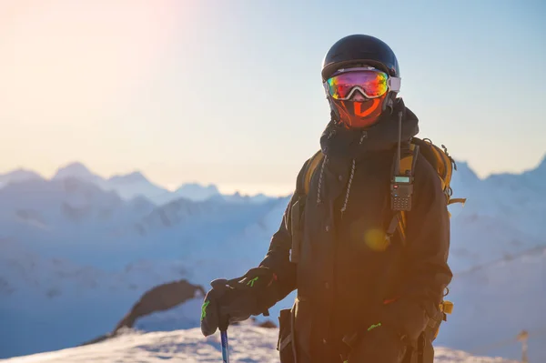Portret Van Een Skiër Berg Bij Zonsondergang Portret Van Een — Stockfoto