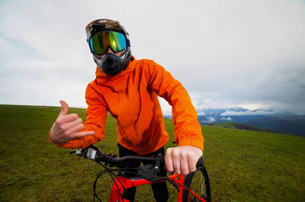 Serious Professional Cyclist Sportswear Helmet Standing Downhill Bike Top Hill — Stock Photo, Image