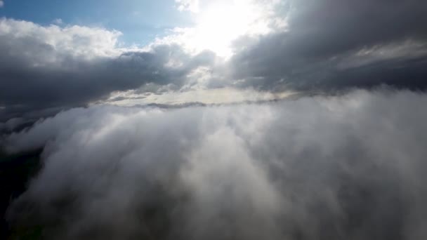 Vuelo Bajo Sobre Las Nubes Atardecer Vista Aérea Avión Vista — Vídeos de Stock