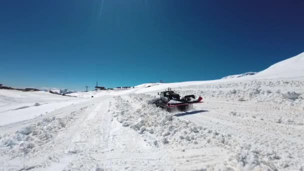Het Werk Van Speciale Uitrusting Het Skigebied Snowcat Ratrack Sneeuwruimer — Stockvideo