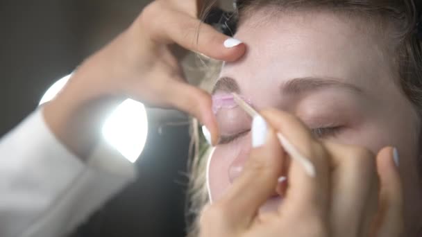 Heiße Epilation Enthaarung Der Weiblichen Haut Augenbrauenkorrektur Aus Wachs Professionelle — Stockvideo