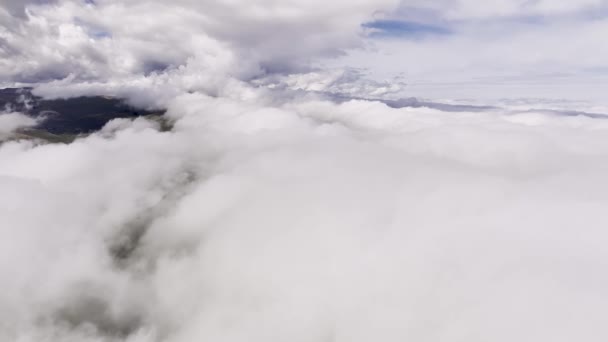 Vista Aérea Nuvens Baixas Nas Montanhas Fundo Vídeo Nuvens Épicas — Vídeo de Stock
