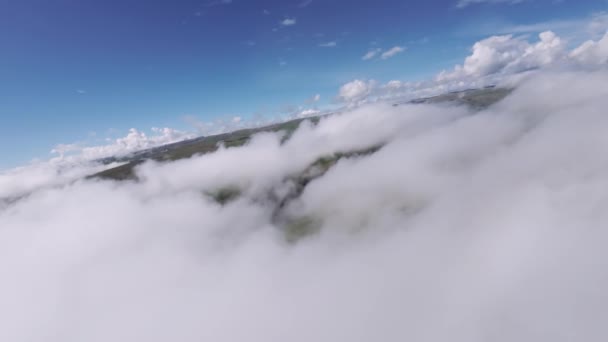 Air View Letěl Nízko Nad Mraky Bezpilotním Kluzáku Cloud Surfing — Stock video