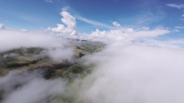 Echter Flug Den Wolken Aus Dem Cockpit Wolkensurfen Bei Sonnigem — Stockvideo