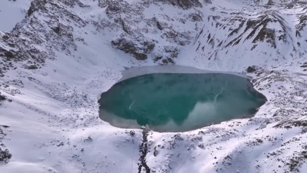 Lake Mountains Turquoise Blue Water Drone View Clear Water Rimmed — Stock Video