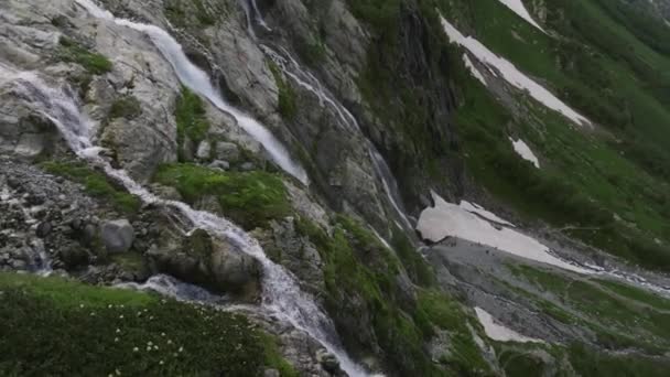 Fotografia Aérea Uma Bela Cachoeira Câmara Olha Para Baixo Salpicos — Vídeo de Stock