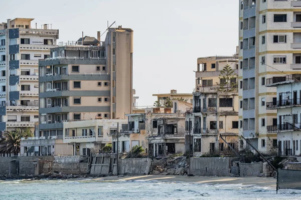 Kıbrıs Hayalet Şehri, Famagusta, Varosha. Varosha 'da terk edilmiş sahil otelleri. 26.03.2023