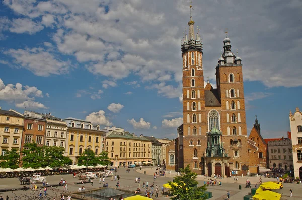 Krakau Polen Juni 2021 Uitzicht Rynek Glowny Mary Basilica Stadsplein — Stockfoto