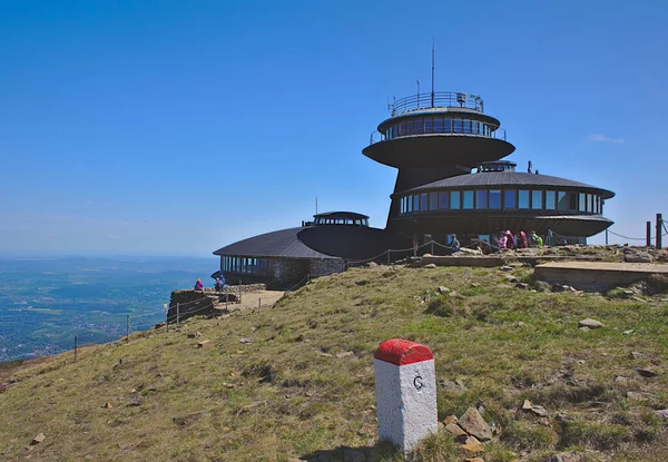 Giant Mountains Poland May 2023 Sign Observatory Buildings Peak Sniezka — Stock Photo, Image