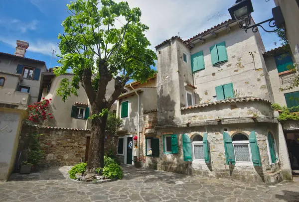 화창한 이탈리아 북동부의 Grado 마을의 오래된 스톡 이미지