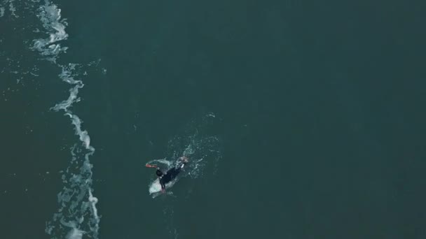 Guarda Embau Brasil Março 2023 Vista Aérea Surfista Cavalgando Onda — Vídeo de Stock