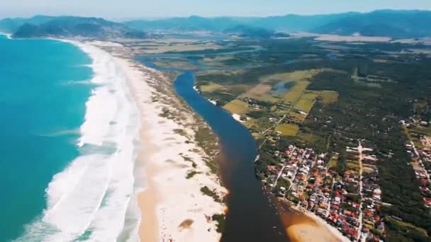 瓜尔达做Embau航空视图 位于巴西大西洋沿岸的Guarda Embau镇的空中景观 — 图库视频影像