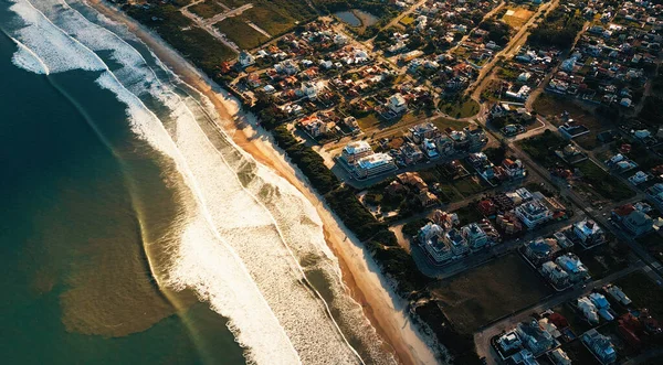 巴西海岸线和巴西圣卡塔里纳Acores镇的空中景观 — 图库照片
