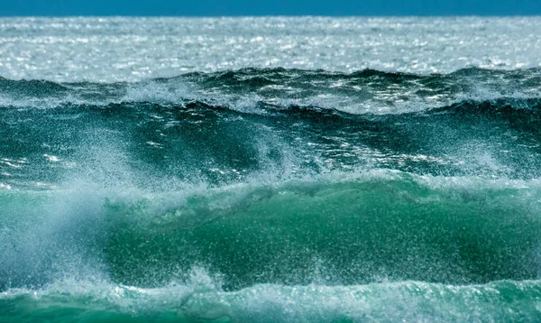 브라질의해 안선을 강타하는 — 스톡 사진