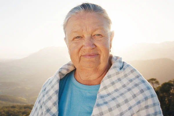 Portrait Senior Caucasian Woman Outdoor Sunrise Model Looks Camera — Stock Photo, Image