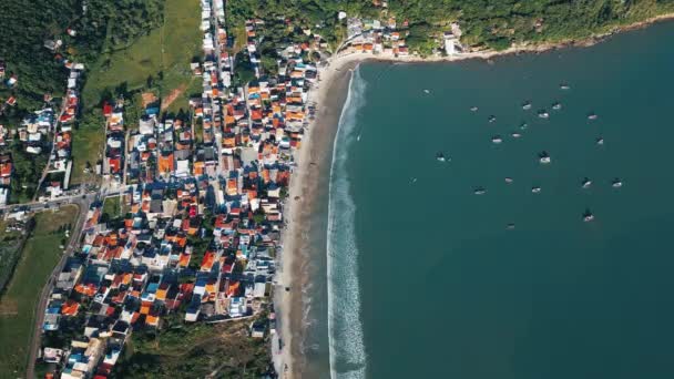 Veduta Aerea Della Costa Brasiliana Della Piccola Città Dei Pescatori — Video Stock