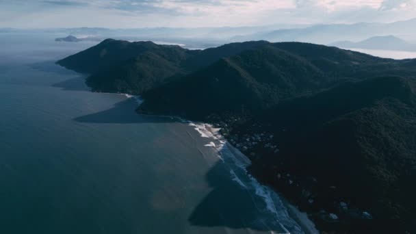 Vista Aérea Costa Brasileña Con Montañas Cerca Ciudad Acores Isla — Vídeos de Stock
