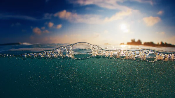 Спокійне Море Розбитий Вид Ніжною Хвилею Вище Під Водою Вид — стокове фото