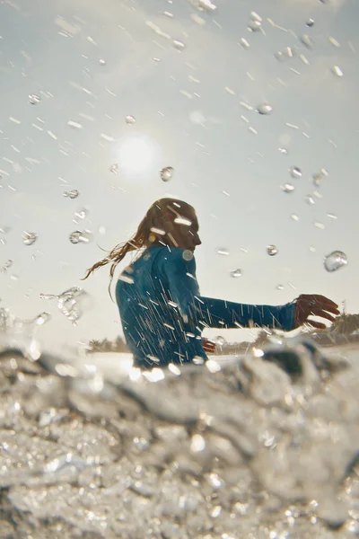 Woman Surfer Rides Wave Woman Surfs Ocean Wave Maldives Splashes — Stock Photo, Image