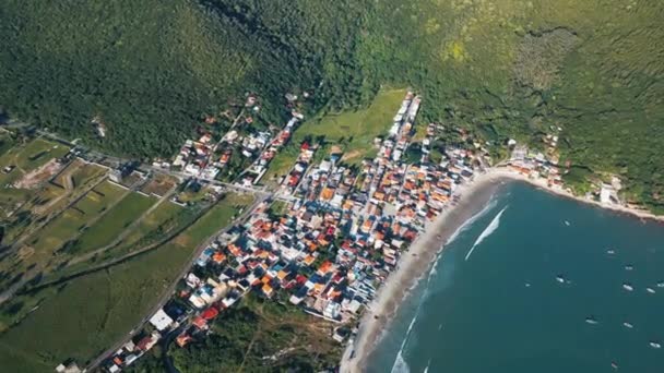 Luftaufnahme Der Brasilianischen Küste Und Des Kleinen Fischerdorfes Santa Catarina — Stockvideo