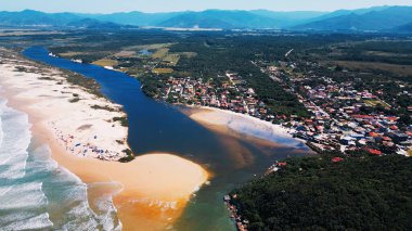 Brezilya 'nın Guarda do Embau kentinin havadan görünüşü