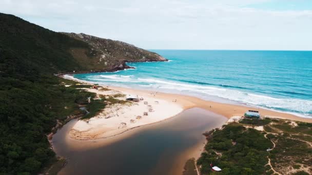 ブラジルの砂浜の空中ビュー ラゴニーニャはブラジル南部のビーチとラグーンを最小限に抑えます — ストック動画