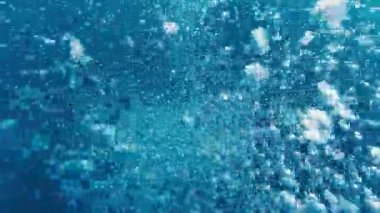 Derinlikten yükselen kabarcıkların su altı görüntüsü