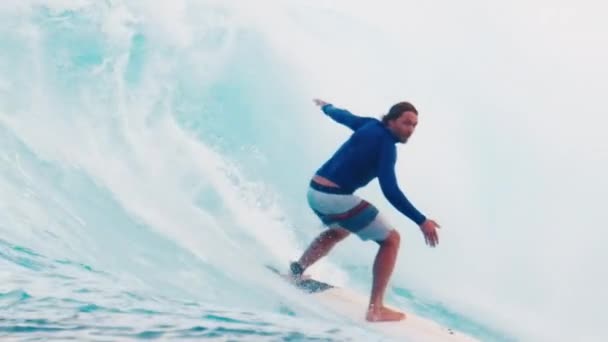 Surfare Rider Stora Vågor Maldiverna — Stockvideo