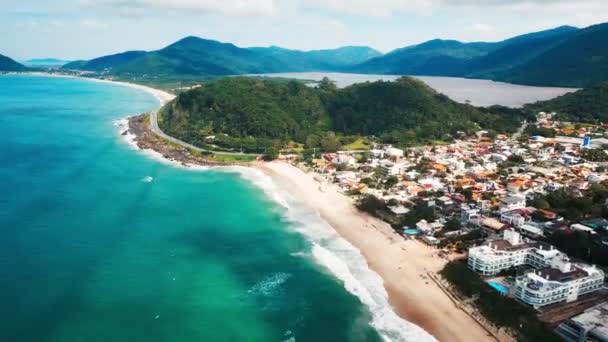 Vzduch Brazilského Pobřeží Letecký Výhled Pláž Vlnami Obytnými Budovami Pobřeží — Stock video