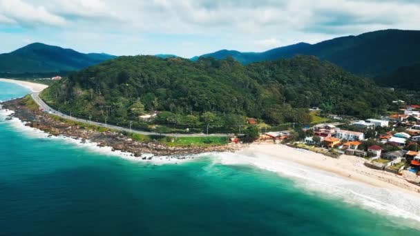Costa Brasil Aérea Vista Aérea Praia Com Ondas Edifícios Residenciais — Vídeo de Stock
