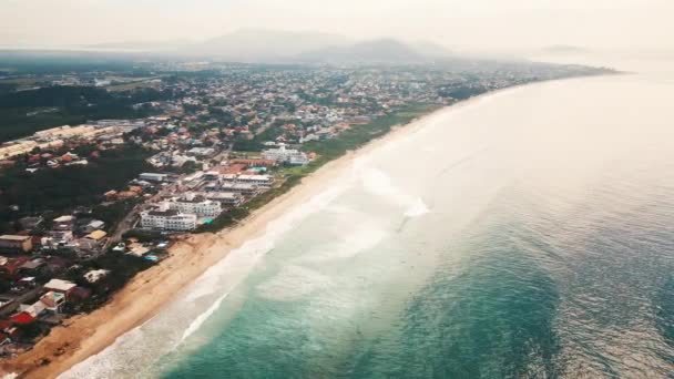 Brasiliens Kust Flygfoto Över Stranden Med Vågor Och Bostadshus Vid — Stockvideo