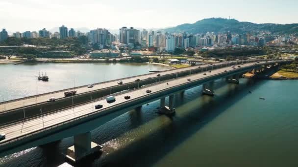 Miasto Florianopolis Brazylii Samochody Poruszają Się Moście Mieście Florianopolis Słoneczny — Wideo stockowe