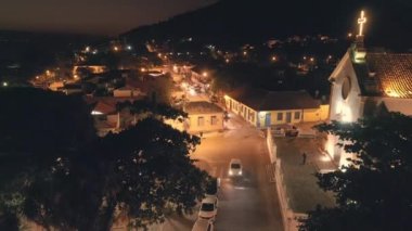 Brezilya 'nın Santo Antonio de Lisboa kıyı kasabasının gece manzarası. Görüntülerde yüksek düzeyde gürültü var.