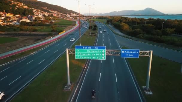 Autopista Con Coches Zona Urbana Ciudad Florianopolis Brasil — Vídeos de Stock