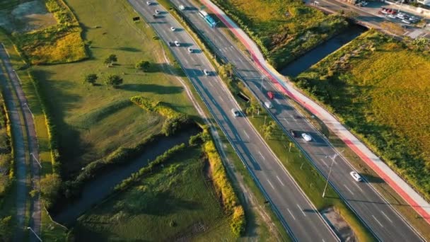 都市部で車と高速道路 ブラジル フロリアノポリス市 — ストック動画